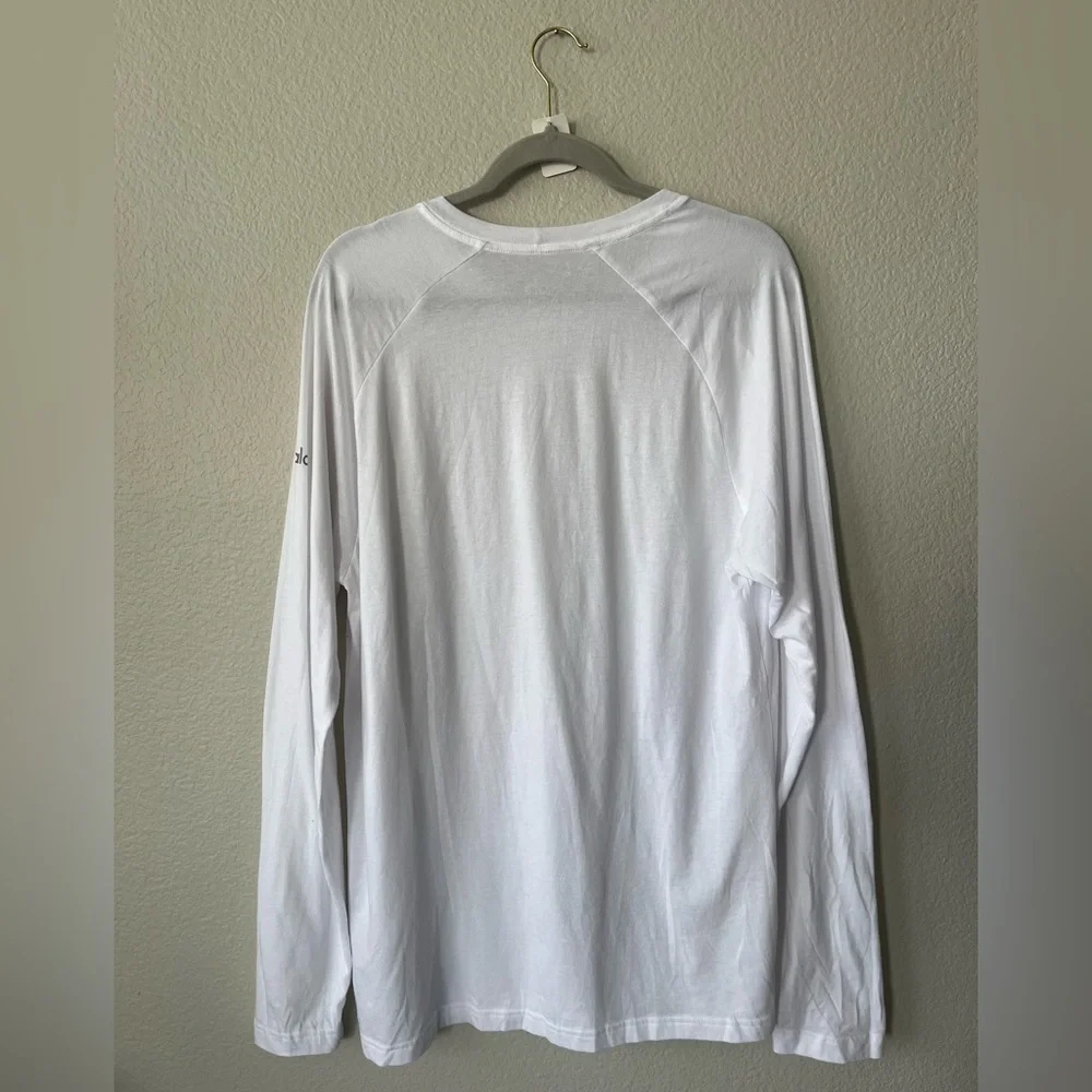 ALO Yoga Activewear Triumph Long Sleeve Tshirt in White Mens Size XL - Picture 5 of 13